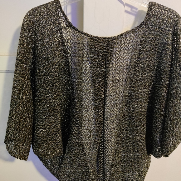 Black & Gold Scalloped short Sleeves with open front. - Picture 2 of 9